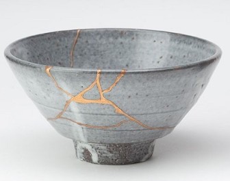 Kintsugi – japońska sztuka sklejania potłuczonej ceramiki