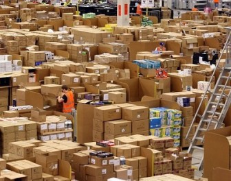Kolosalne magazyny sklepu Amazon