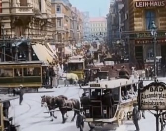 Tętniący życiem Berlin z przełomu XIX i XX wieku ukazany na archiwalnym filmie w kolorze